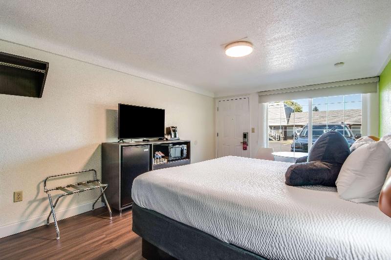 Signature Inn Eugene image
