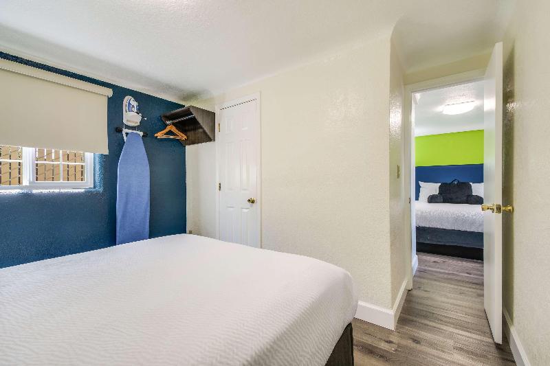 Signature Inn Eugene image