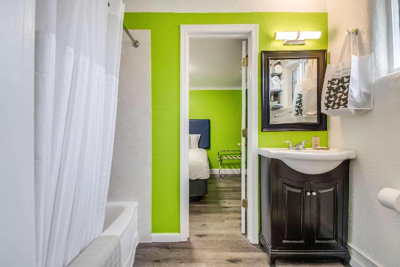 Signature Inn Eugene image