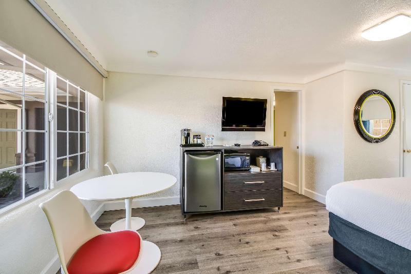 Signature Inn Eugene image