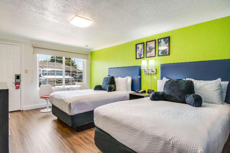 Signature Inn Eugene image