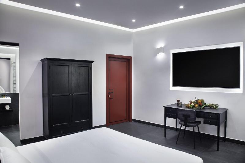 Demart Suites image