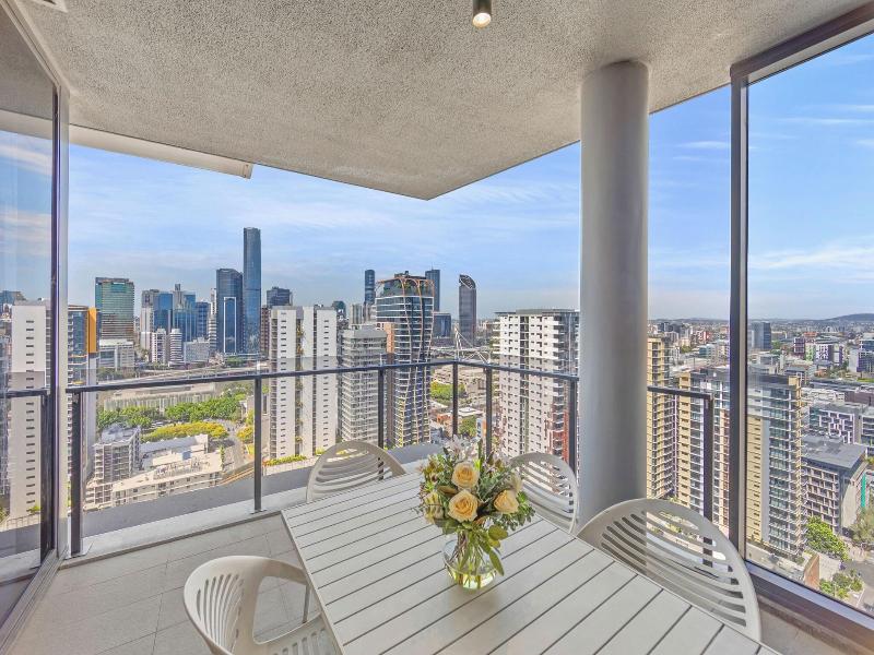 Brisbane One Apartments By Cllix image