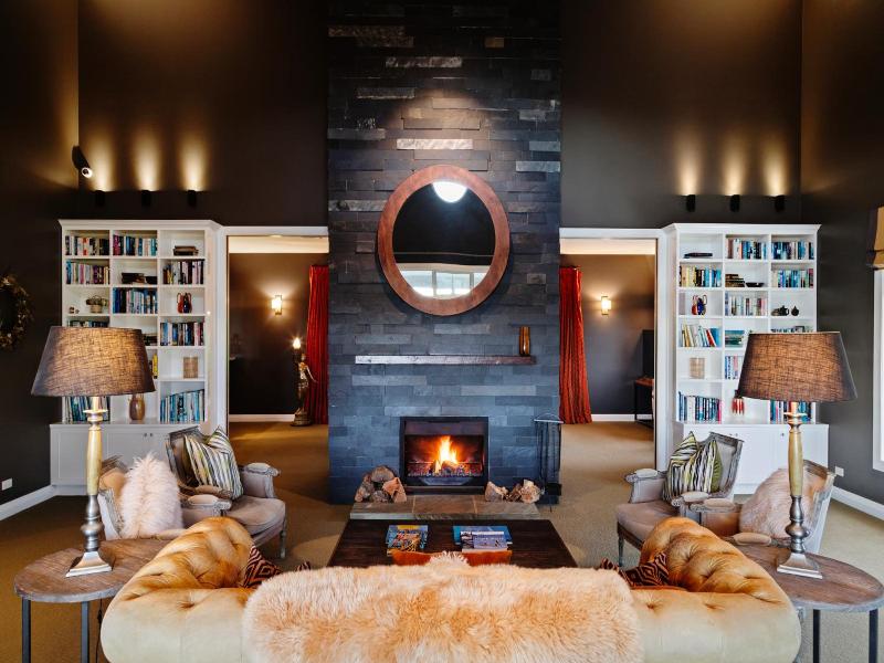 Woodhouse Mountain Lodge image