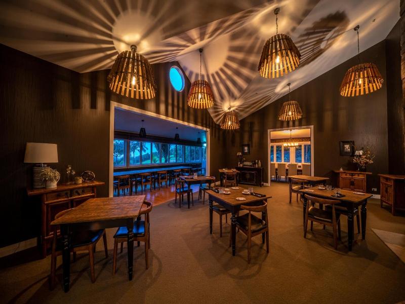 Woodhouse Mountain Lodge image