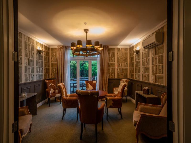 Woodhouse Mountain Lodge image