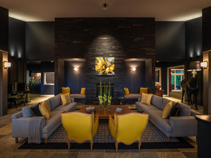 Woodhouse Mountain Lodge image