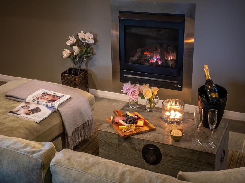 Woodhouse Mountain Lodge image