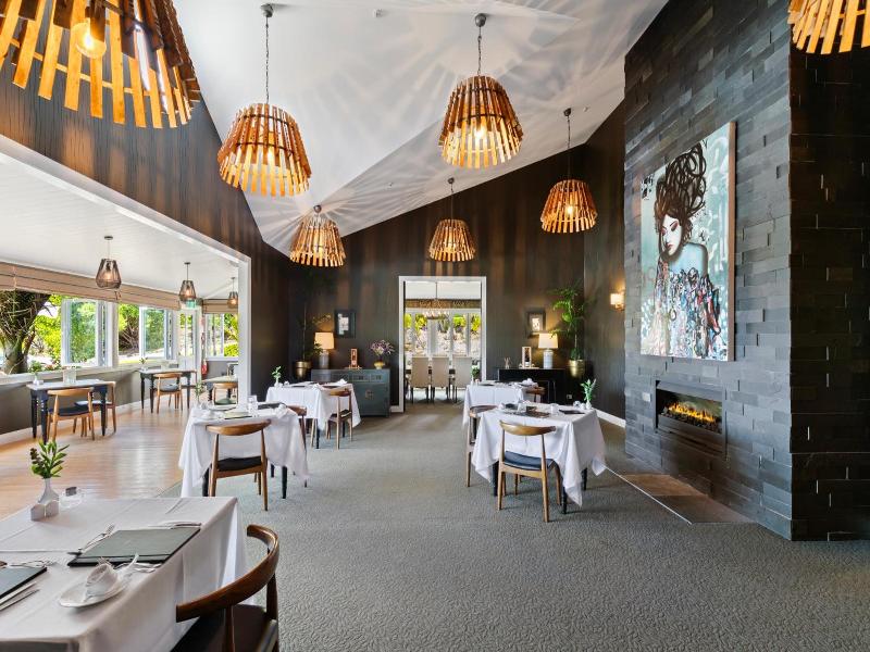 Woodhouse Mountain Lodge image