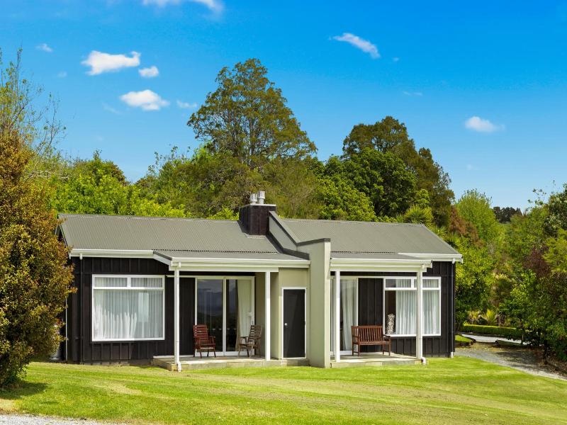 Woodhouse Mountain Lodge image