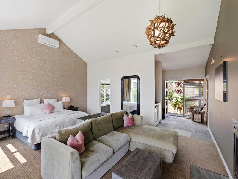 Woodhouse Mountain Lodge image