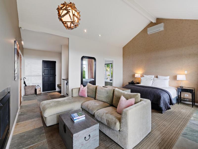 Woodhouse Mountain Lodge image
