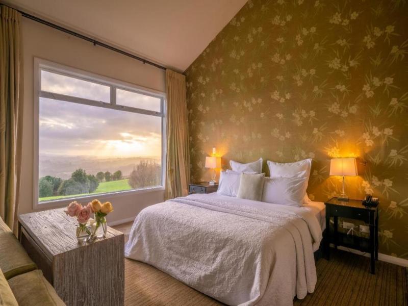 Woodhouse Mountain Lodge image