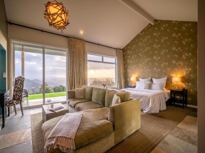 Woodhouse Mountain Lodge image