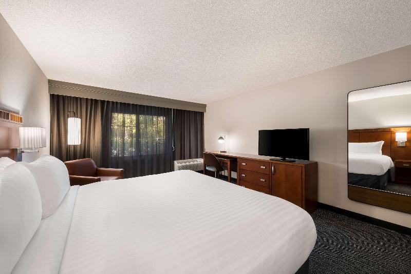 Sonesta Select San Jose Airport image