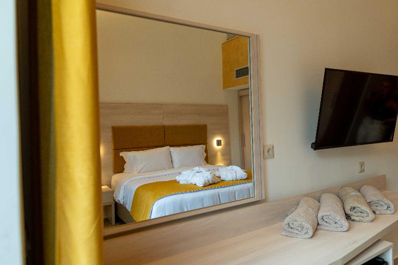 Mirror Hotel image