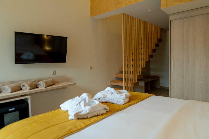 Mirror Hotel image