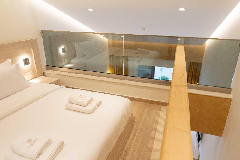 Mirror Hotel image