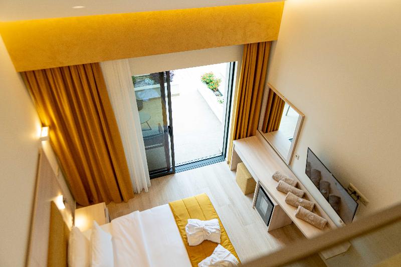 Mirror Hotel image