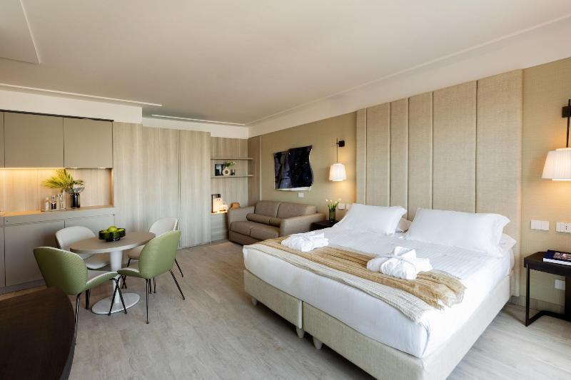 Hotel Ceccarini 9 image