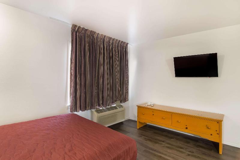 Rodeway Inn & Suites image