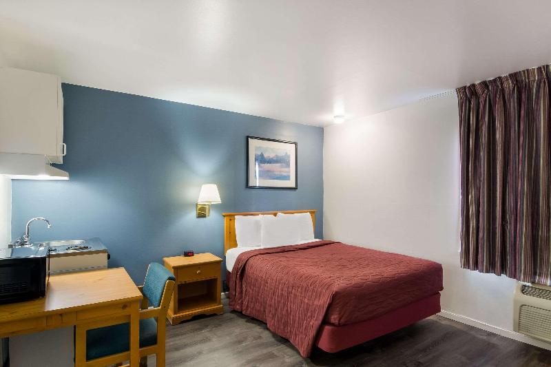 Rodeway Inn & Suites image