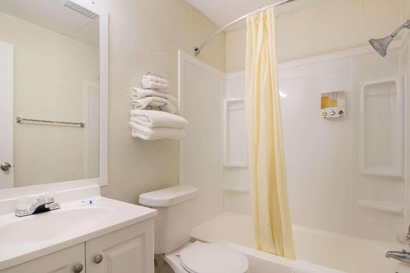 Rodeway Inn & Suites image