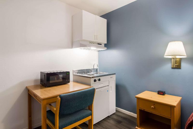 Rodeway Inn & Suites image