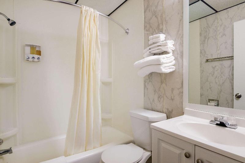 Rodeway Inn & Suites image