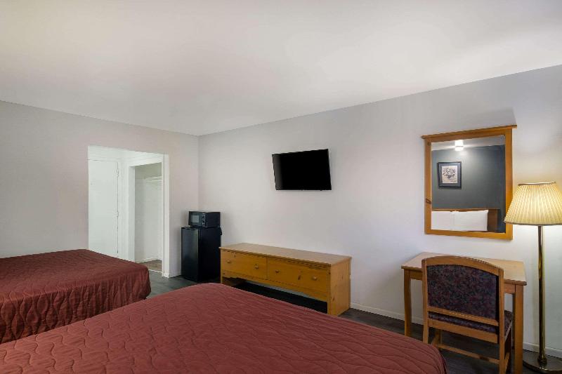 Rodeway Inn & Suites image