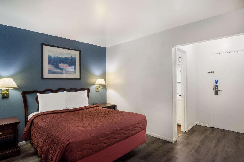 Rodeway Inn & Suites image