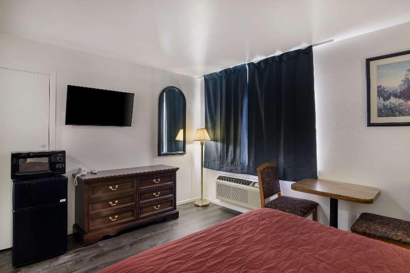 Rodeway Inn & Suites image