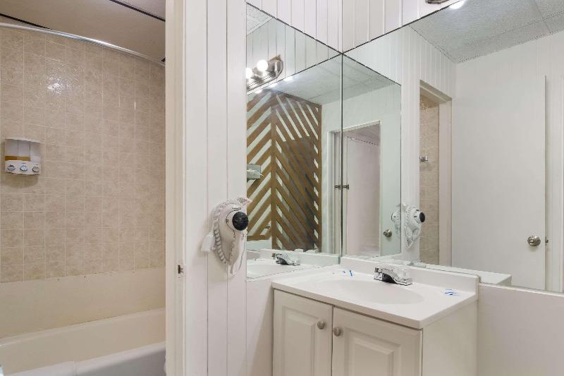 Rodeway Inn & Suites image