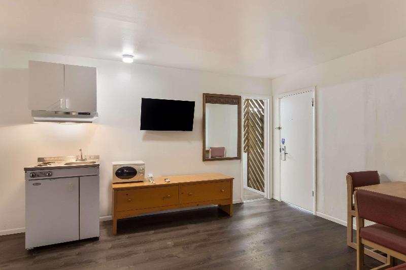 Rodeway Inn & Suites image