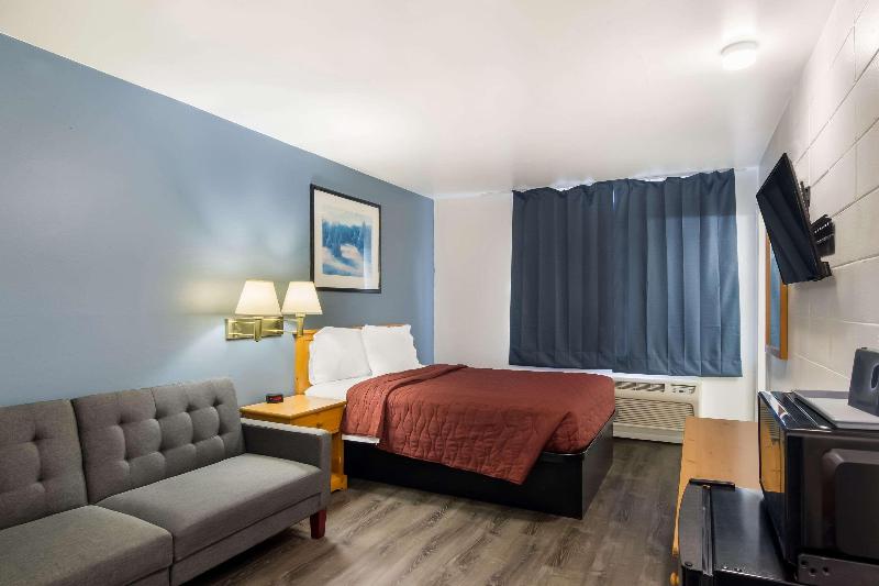 Rodeway Inn & Suites image