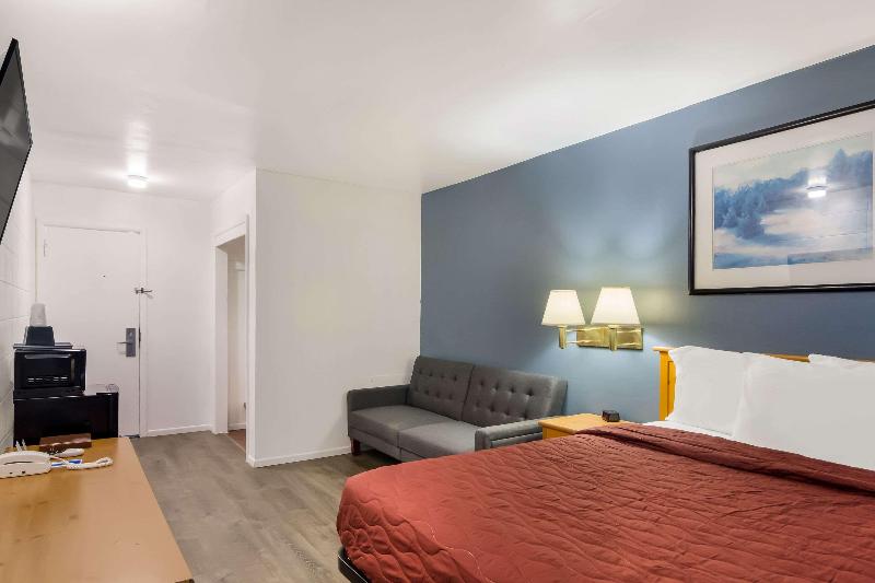 Rodeway Inn & Suites image