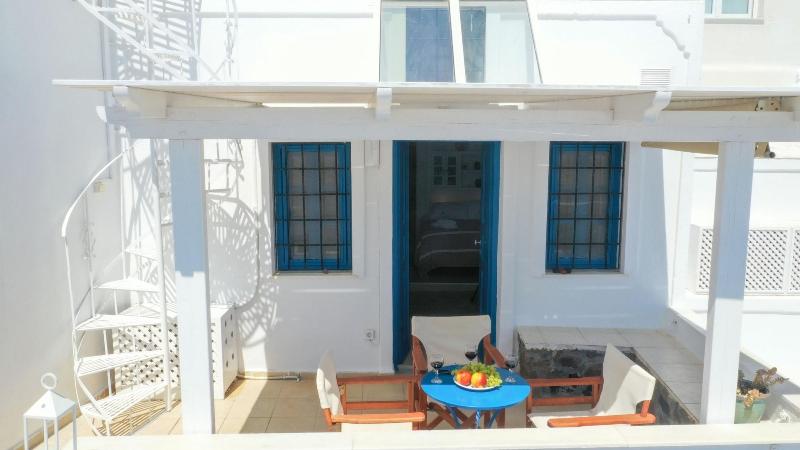 Santorini Folia Bianca — exterior view