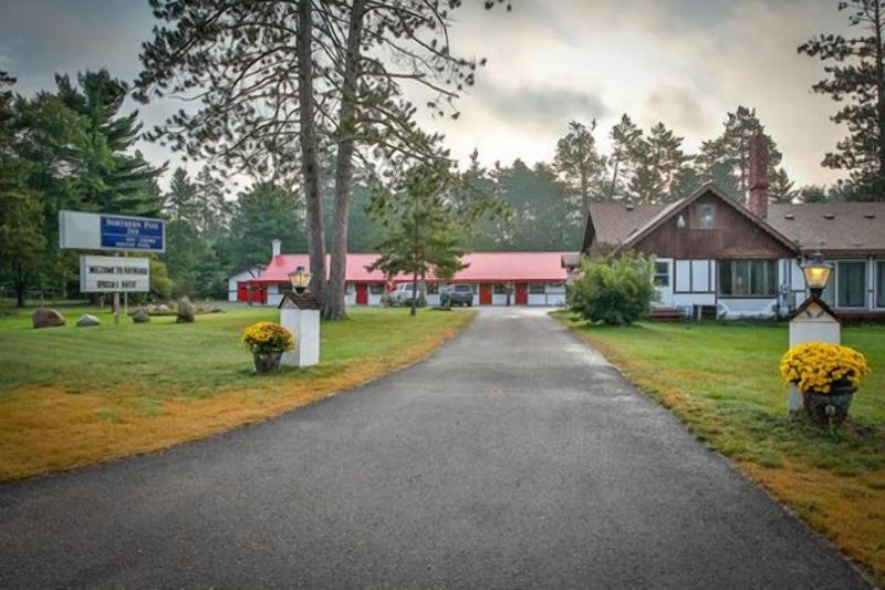 Lumberjack Inn