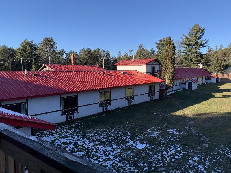 Lumberjack Inn