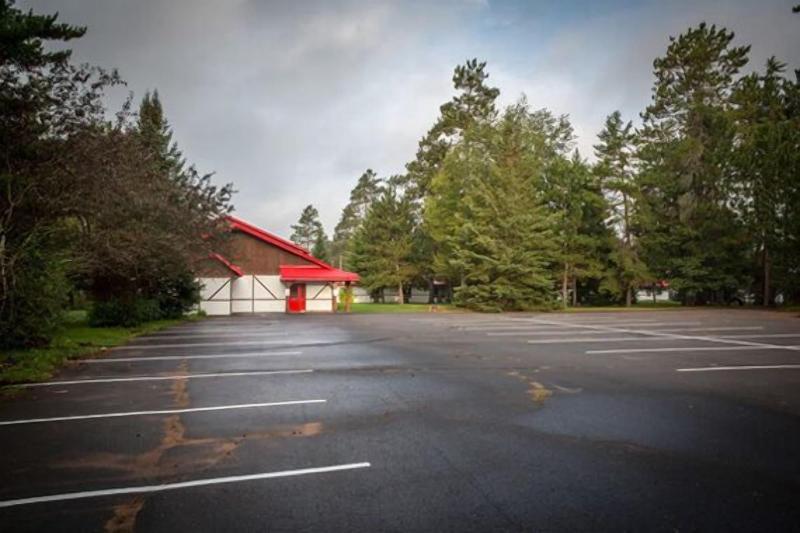 Lumberjack Inn