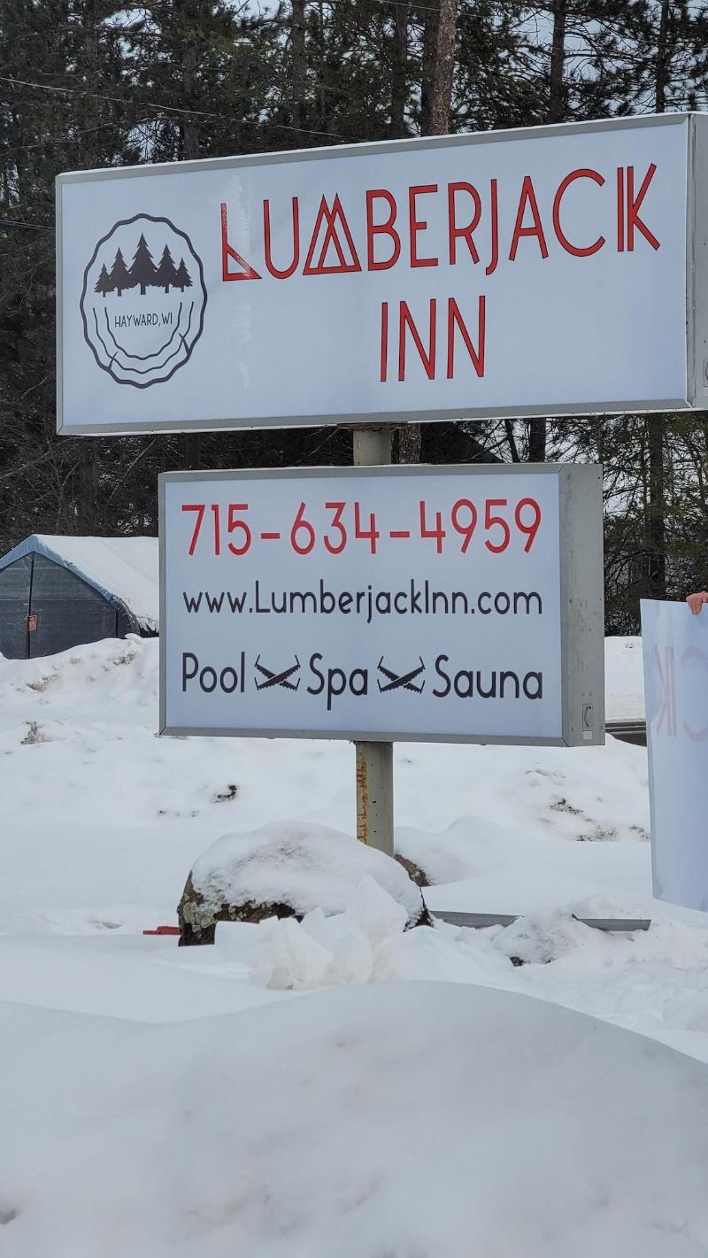 Lumberjack Inn
