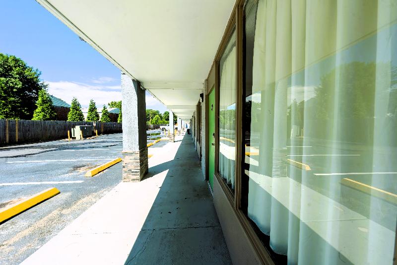 Sandston Inn image