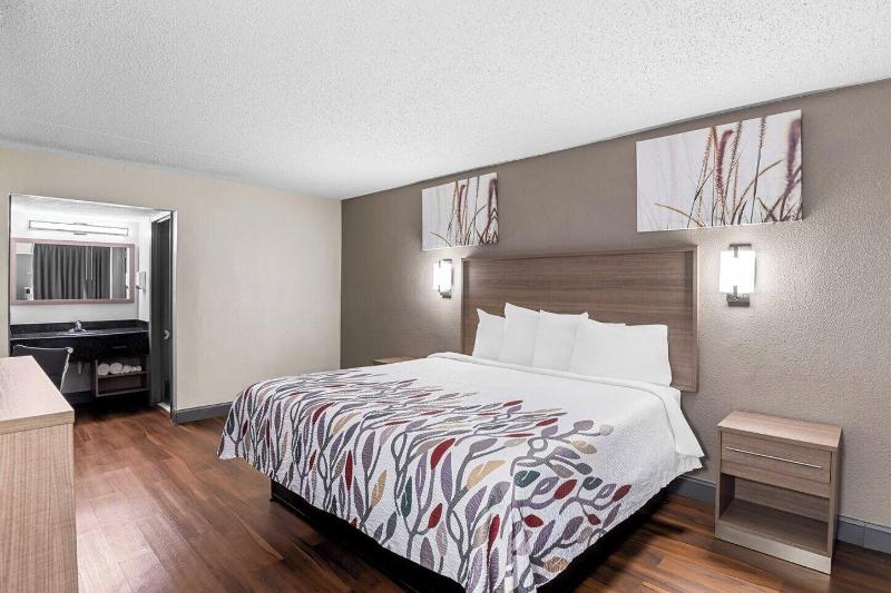 Sandston Inn image