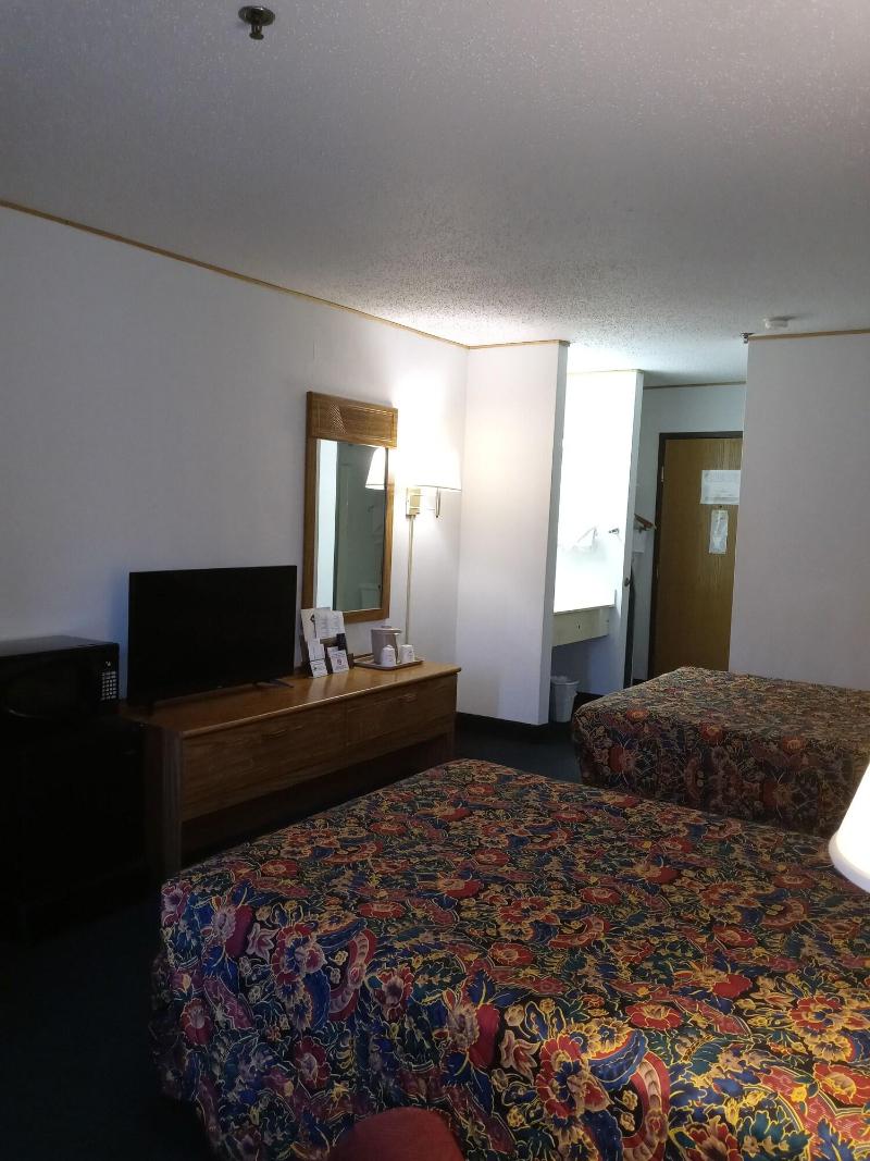 New Martinsville Inn image