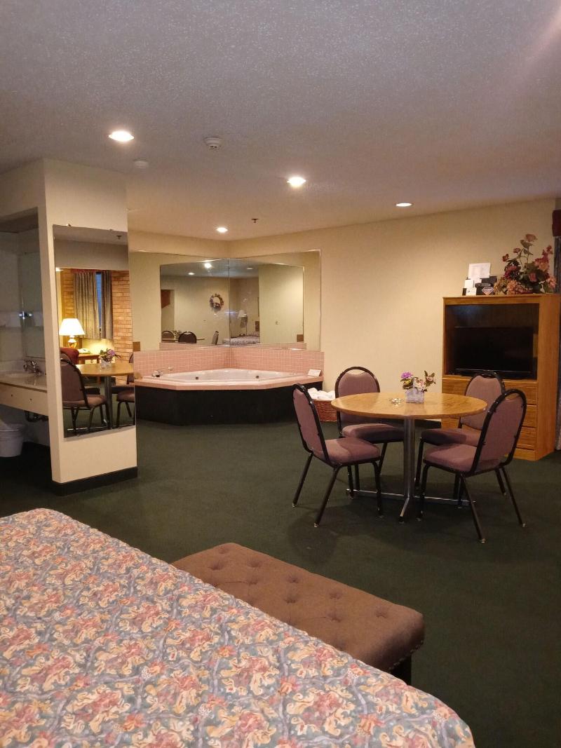 New Martinsville Inn image