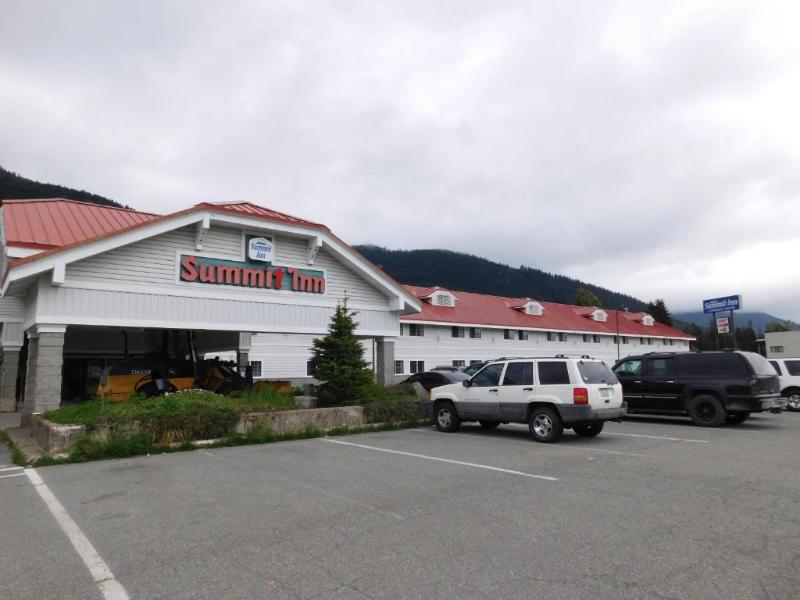 Summit Inn image
