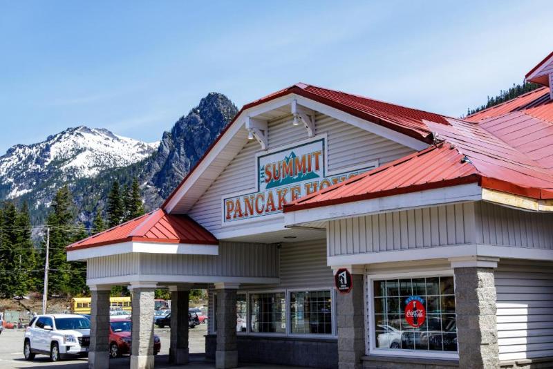 Summit Inn image