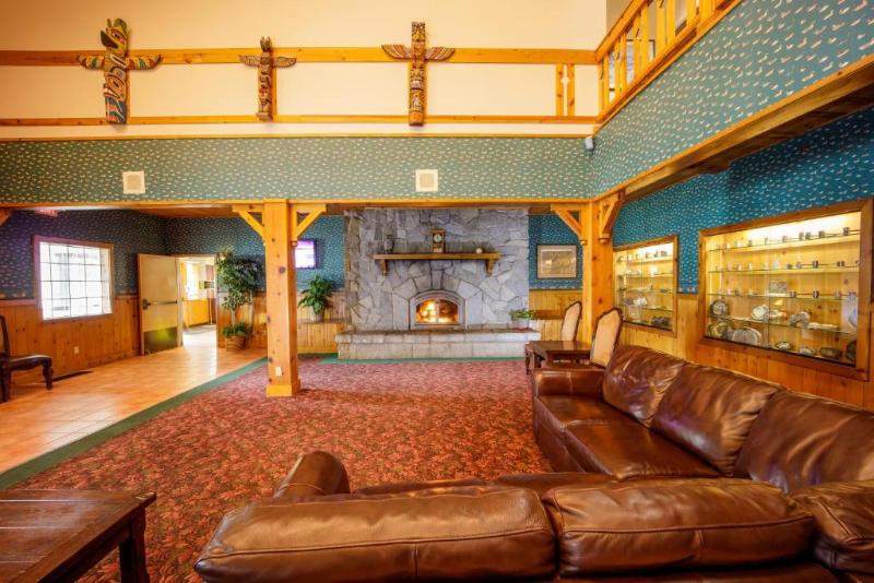 Summit Inn image