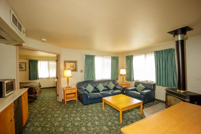 Summit Inn image