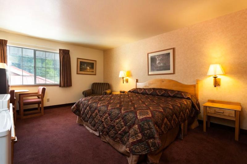 Summit Inn image